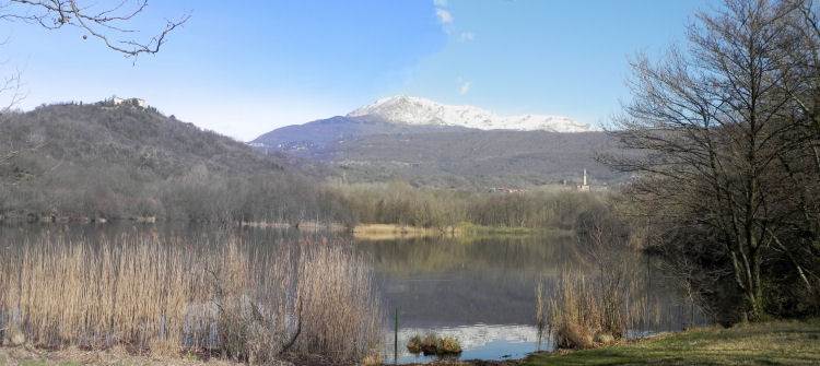 Lago di Campagna vicino a Cascinette (Ivrea) (68595 bytes)